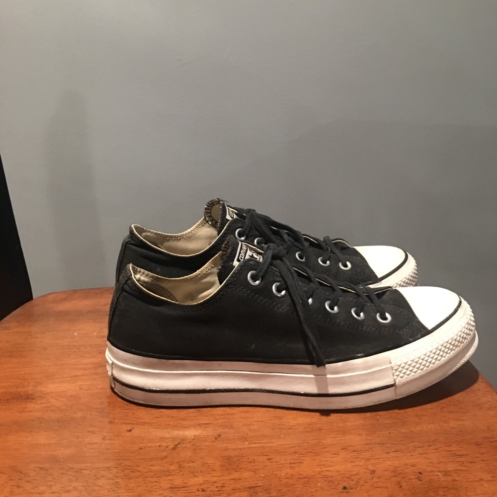 Tennis  shoes